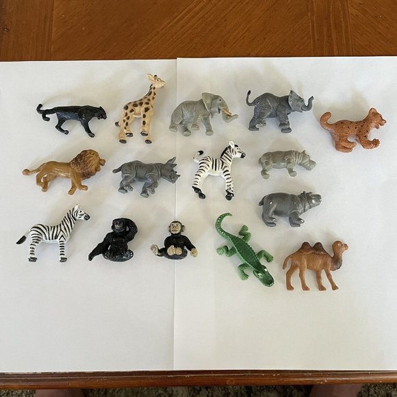 Safari Ltd Lot of 15 Wild Animals - Giraffe Zebra Hippo Chimp Ape Alligator - Picture 1 of 8
